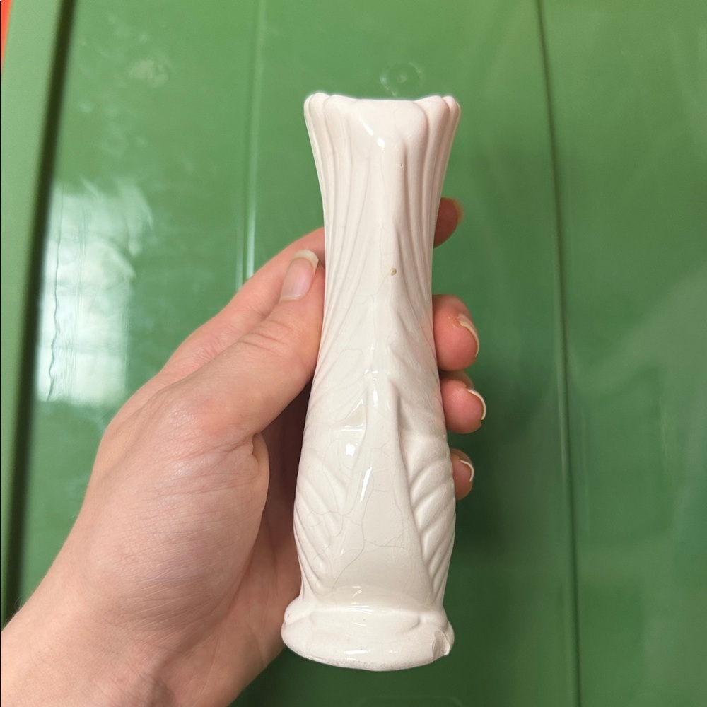 Vintage White Ceramic Swan Vase - Picture 4 of 12